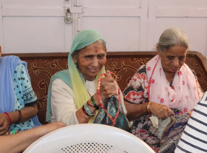 Seams For Dreams Celebrates the Holiday Season by Giving Back to the Elderly of our Community!