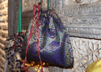 Sustainable-fashion-in-a-circular-economy-repair-reuse-recycle-Seams-for-Dreams-1