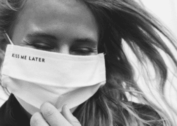 The-environmental-footprint-of-single-use-face-masks-Seams-For-Dreams-3